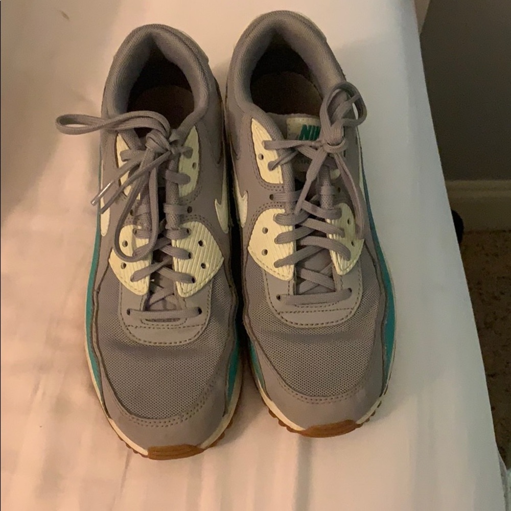 Women’s Nike air max’s